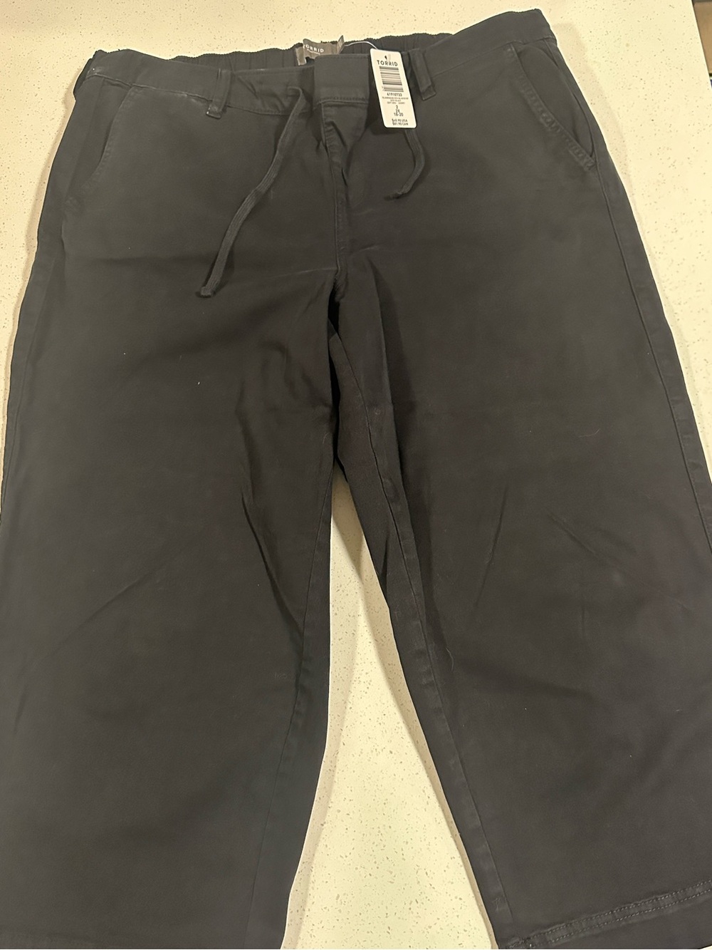 Torrid  Black Pull-On Stretch Capris with Drawstring,NWT Size: Torrid 2 or 18-20